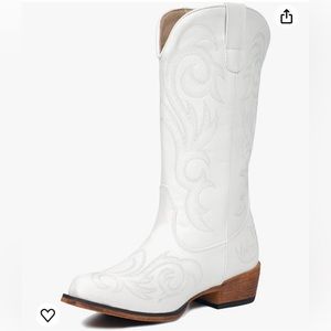 White Cowgirl Boots 🤍👢